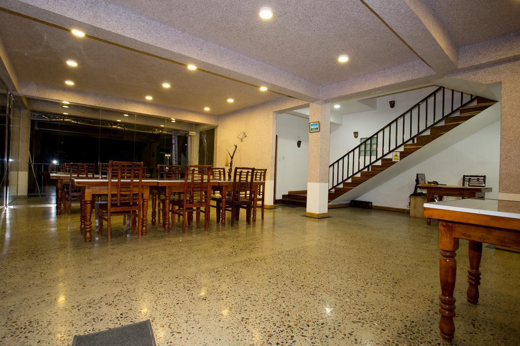 The Tenth Hotel Ела Екстериор снимка