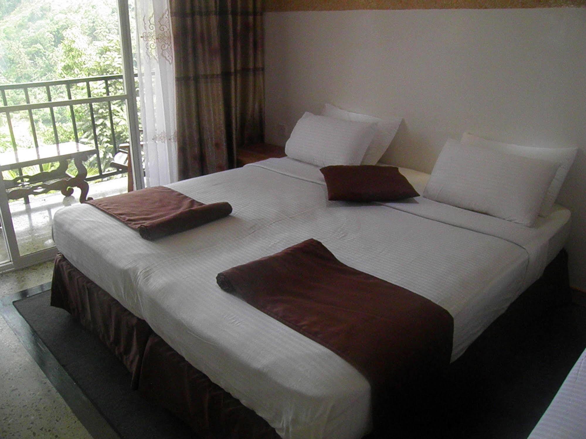 The Tenth Hotel Ела Екстериор снимка